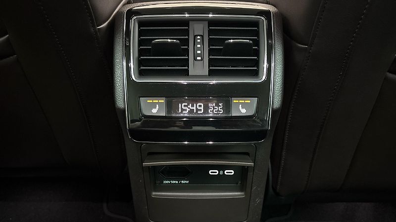 Škoda Superb 2.0 TDI DSG 4x4 L&K Combi - fotka 23 z 34