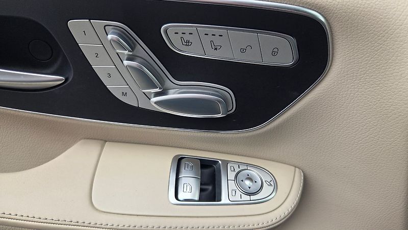 Mercedes-Benz Třídy V 300d Exclusive 4MATIC ACC - fotka 17 z 28