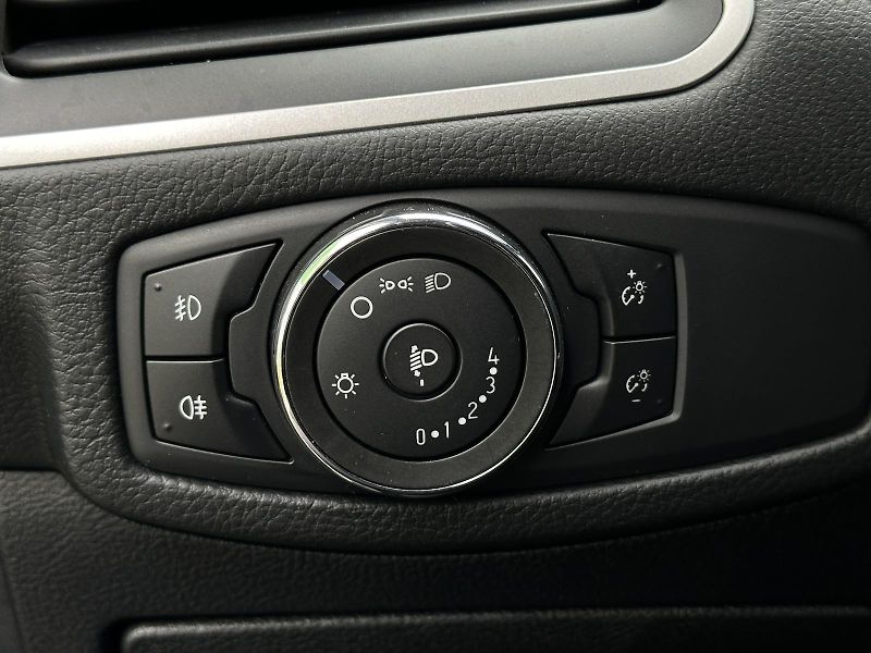 Ford S-MAX 2.0TDCi 150PS AUTOMAT NAVI VÝH - fotka 15 z 46