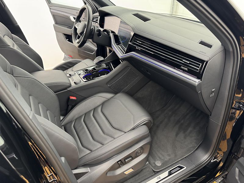 Volkswagen Touareg 3.0Tdi*1-MAJ*DPH*R-LINE*HUD* - fotka 20 z 49