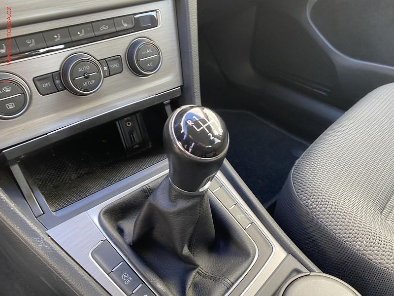 Volkswagen Golf (2014) 2.0 TDi 4x4, Comfortline - fotka 16 z 16