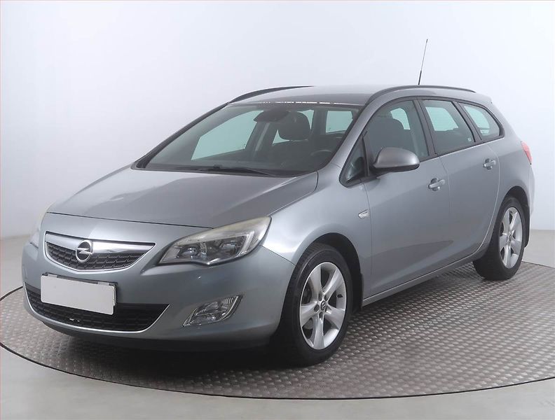 Opel Astra (2011) 1.4 T, po STK, pěkný stav - fotka 2 z 13