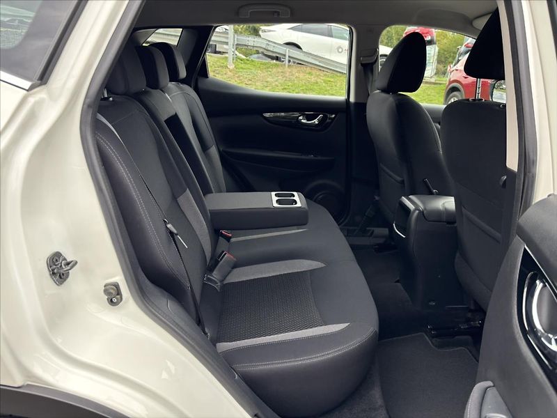 Nissan Qashqai 1,3 DIG-T Acenta VÝHŘEV KAMERA - fotka 14 z 37