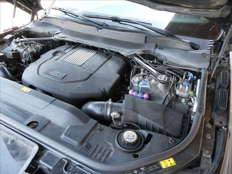 Land Rover Range Rover Sport 3,0 SDV6 HSE DYNAMIC DPH, ČR - fotka 46 z 48
