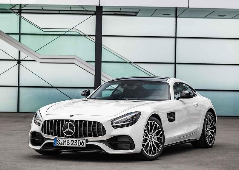 U BMW jasně kraluje bílá barva karoserie