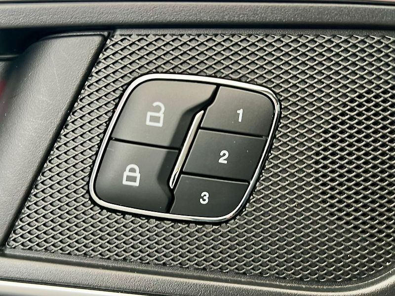 Ford S-MAX 2,5 FHEV Vignale 140KW  7 míst - fotka 26 z 57