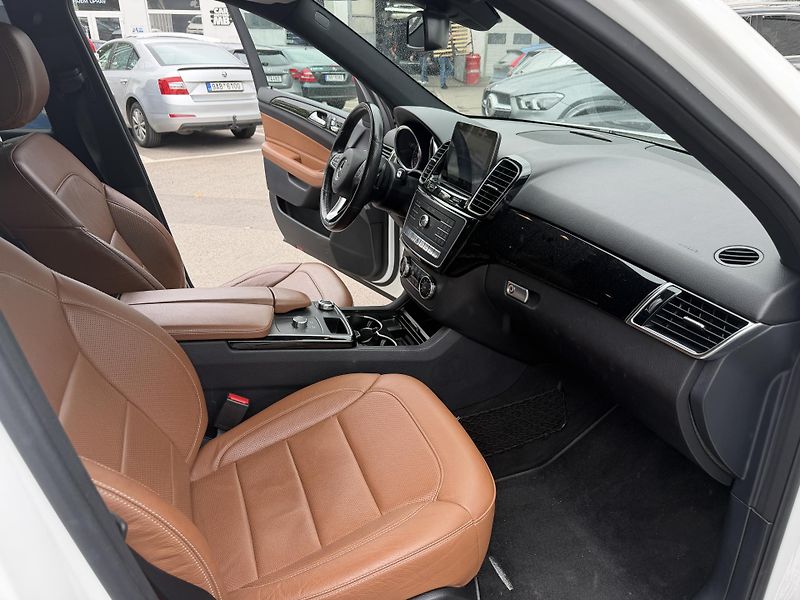 Mercedes-Benz GLE 250d 4M AMG Airmatic - fotka 45 z 53