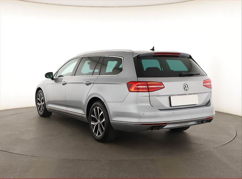 Volkswagen Passat (2019) 2.0 TDI, Automat, Kůže - fotka 4 z 21