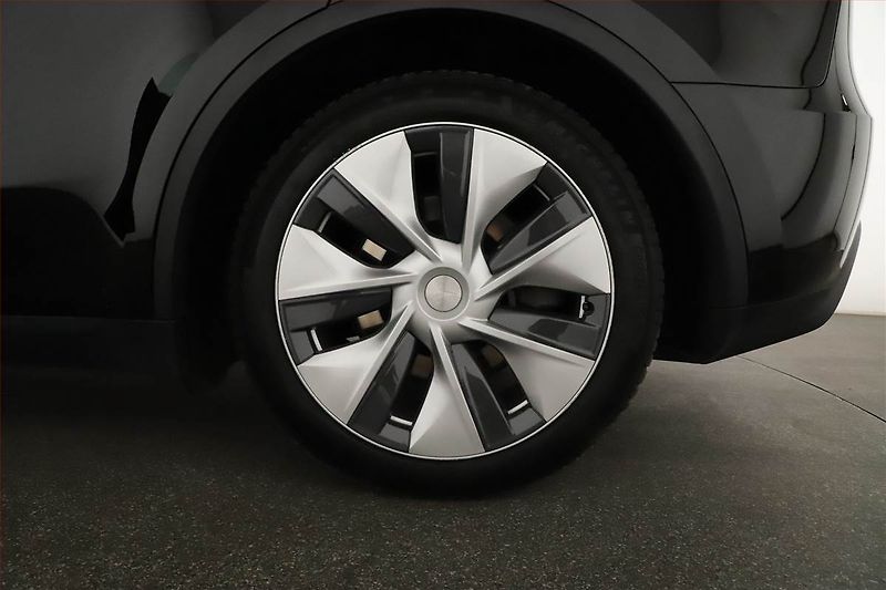 Tesla Model Y (2023) RWD LFP 60kWh, SoH 95% - fotka 12 z 30