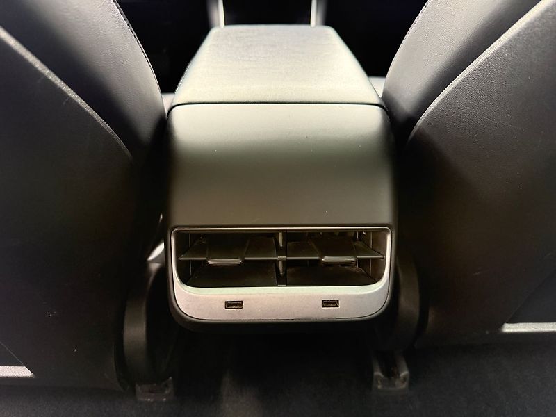 Tesla Model 3 SR Plus REZERVACE - fotka 10 z 39