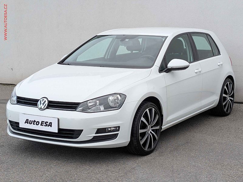 Volkswagen Golf (2014) 1.2 TSi, 1.maj,ČR - fotka 3 z 13