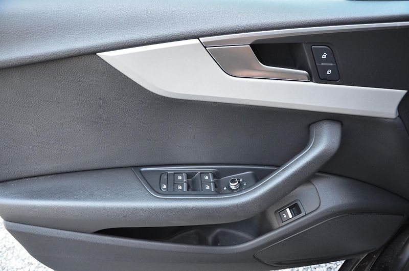Audi A5 (2019) 2.0 TDi 140kW AT / Bi-XENON - fotka 20 z 36