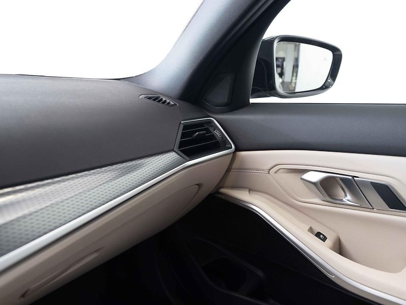 BMW Řada 3 M340d xDrive Sedan - fotka 16 z 23