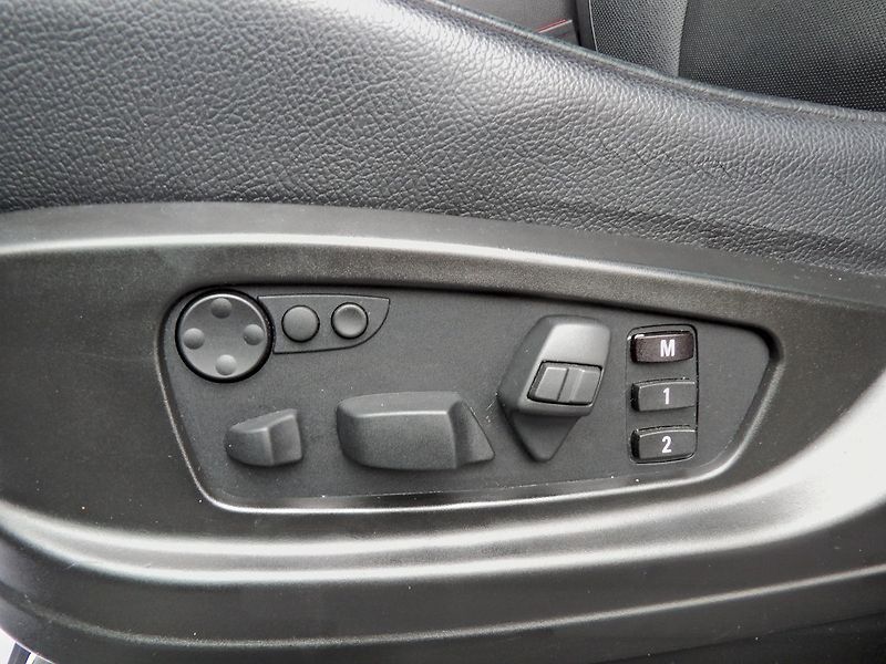 BMW X6 M50d LED HUD Softclose ČR - fotka 20 z 32