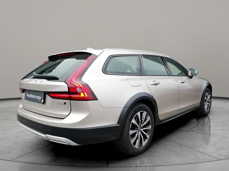 Volvo V90 2,0 Cross Country Bright Plus - fotka 2 z 19