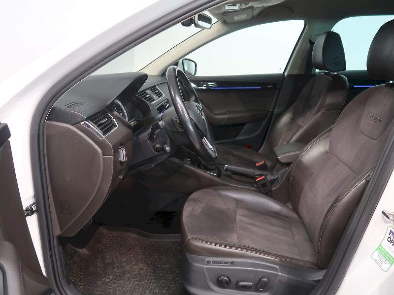 Škoda Octavia (2019) LAURIN&KLEMENT 2.0TDI 135KW 4x - fotka 13 z 40