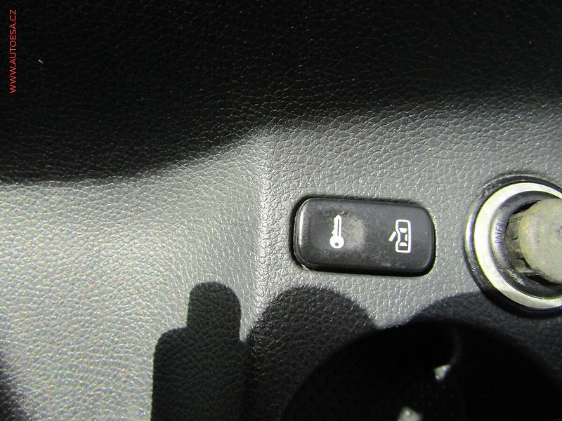 Škoda Octavia (2011) 1.2 TSi, ČR, AC, park.asist - fotka 15 z 16