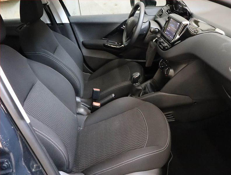 Peugeot 208 (2018) 1.2 PureTech, ČR,1.maj - fotka 9 z 17