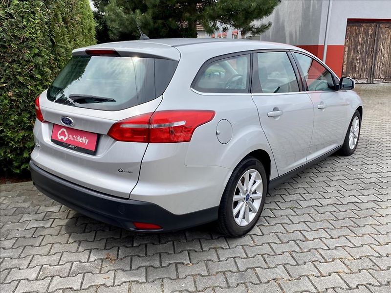 Ford Focus 1,5 TDCi NAVI VÝHŘEV - fotka 5 z 43