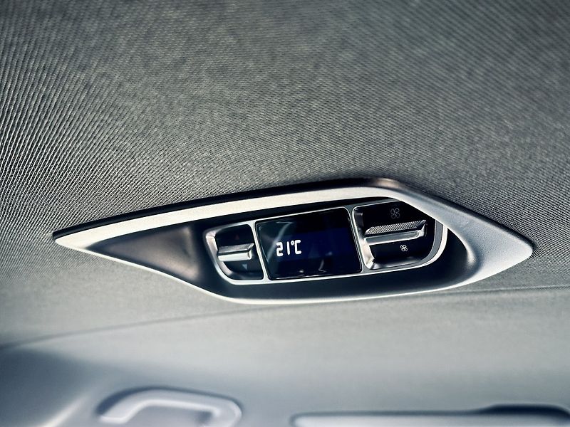 Mercedes-Benz Třídy V (2025) 300d EXCLUSIVE 4M XL AIRMATIC - fotka 13 z 34