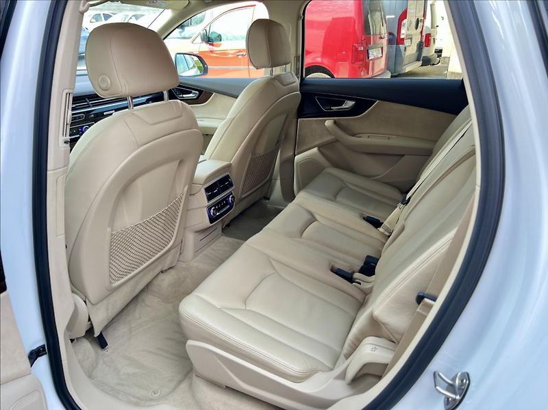 Audi Q7 3,0 TDi  MATRIX  VZDUCH  200kW - fotka 15 z 54