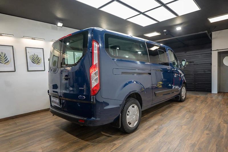 Ford Transit Custom L2 2.0 77 kW - fotka 4 z 32