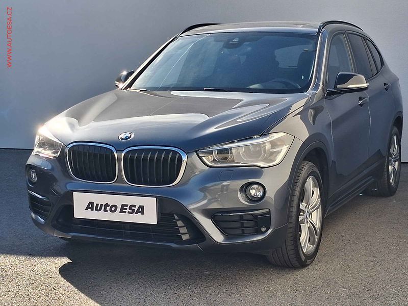 BMW X1 (2015) 2.0d XDrive, AT, LED, panor - fotka 3 z 20