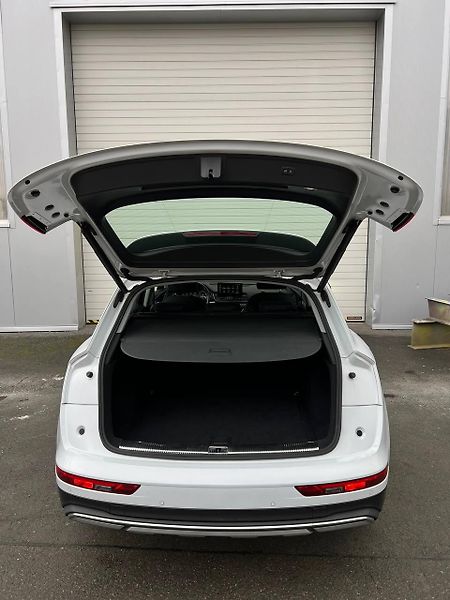 Audi Q5 (2023) 120kW ADAPTIVNÍ TEMPOMAT  - fotka 11 z 25