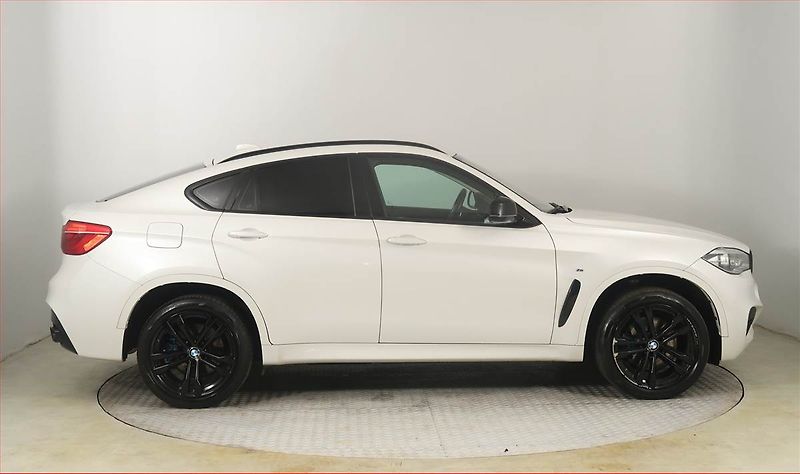 BMW X6 (2018) M Paket xDrive40d - fotka 6 z 25