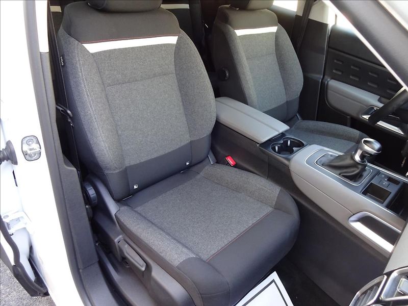 Citroën C5 Aircross 1,2 Pure Tech 96kW - fotka 27 z 50