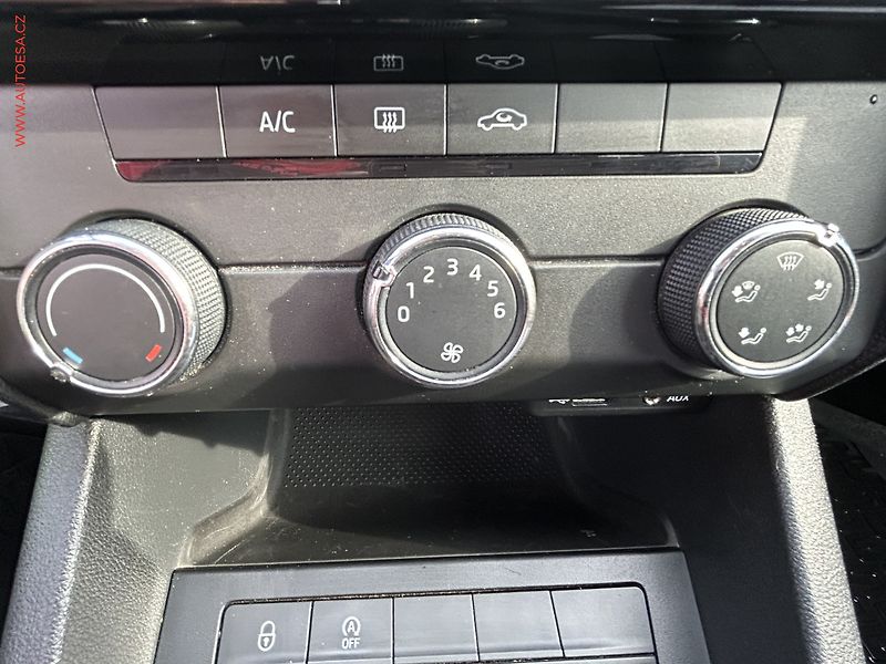 Škoda Octavia (2017) 1.6 TDi, ČR, Ambition, AC - fotka 14 z 16