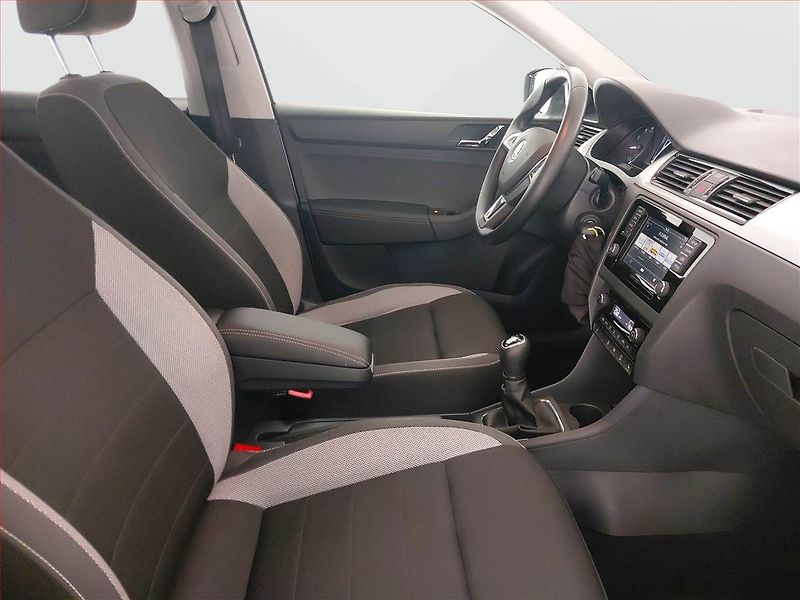 Škoda Rapid (2016) Spaceback 1.2 TSI, ČR,1.maj - fotka 9 z 19