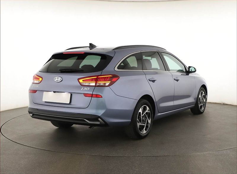Hyundai i30 (2025) Style 1.0 T-GDI - fotka 5 z 21