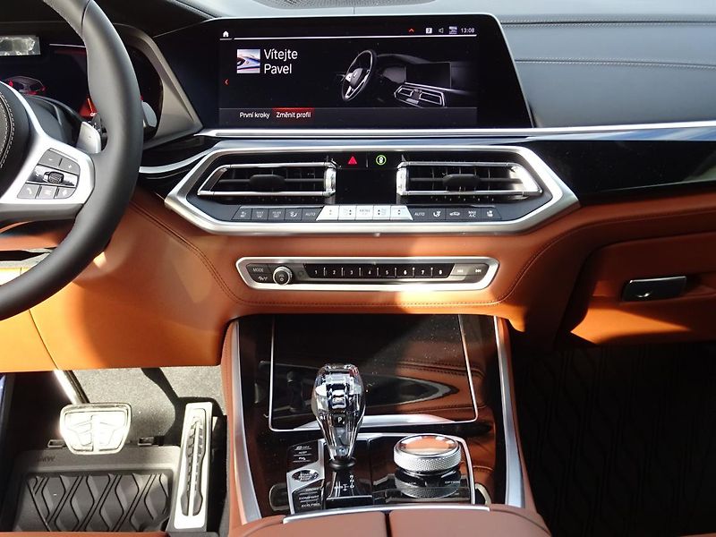 BMW X5 xDrive40i - fotka 3 z 7