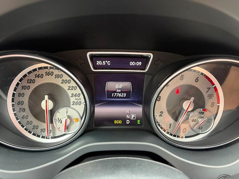 Mercedes-Benz CLA 180 7G, Sport, Navi - fotka 17 z 20