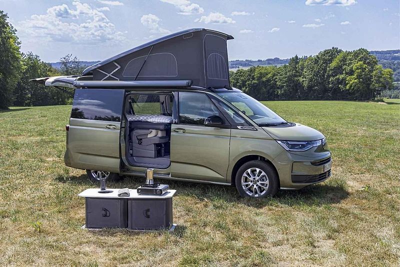 VW Califonia Beach připravená ke kempování.