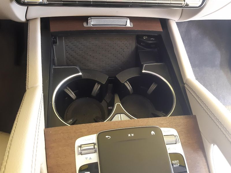 Mercedes-Benz GLE 300d 4MATIC AMG PAKET - fotka 25 z 42