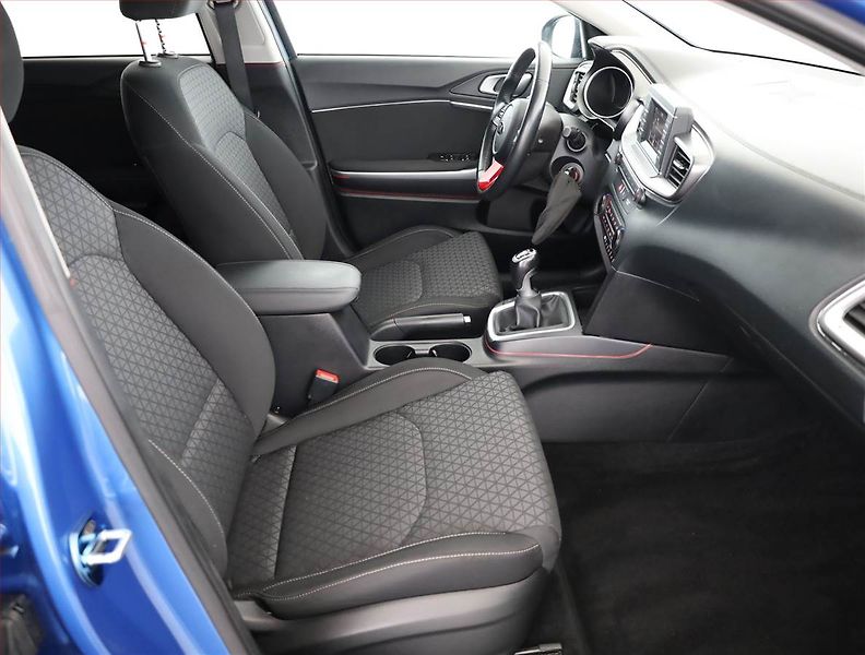 Kia Ceed (2019) 1.4 CVVT, ČR,1.maj, Serv.kniha - fotka 7 z 15