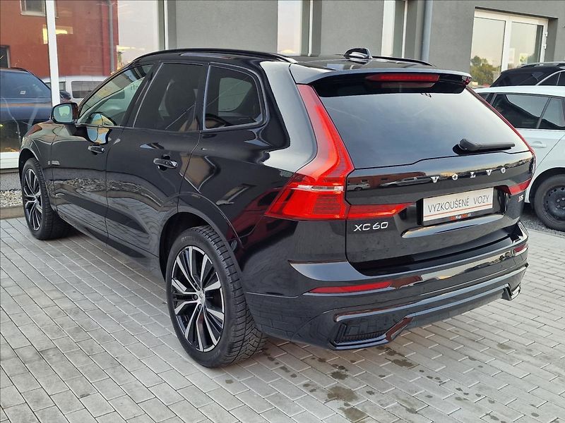 Volvo XC60 B5 184kW Plus Dark Auto,1.Maj - fotka 8 z 50