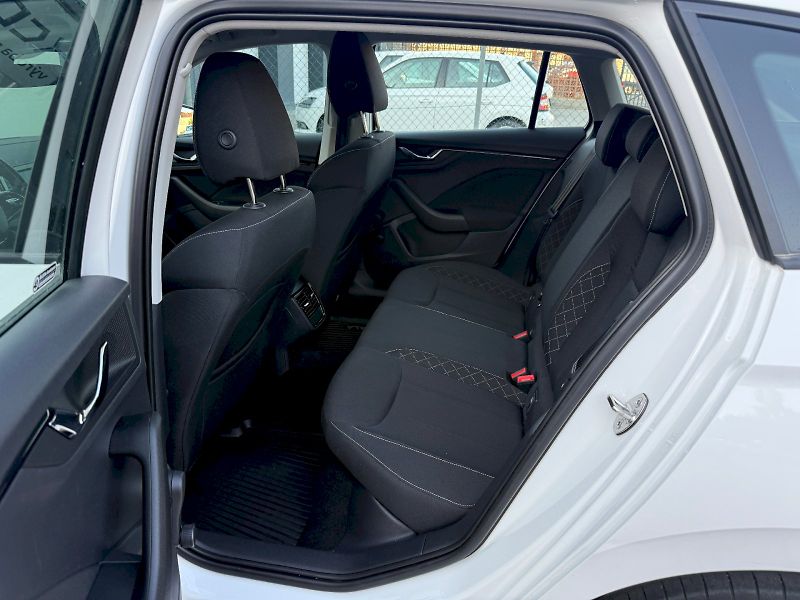 Škoda Scala (2022) 1.0 TSI 81 kW Ambition Plus - fotka 10 z 23