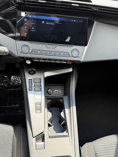 Peugeot 308 (2026) SW STYLE Hybrid 145 e-DCS6 - fotka 16 z 23
