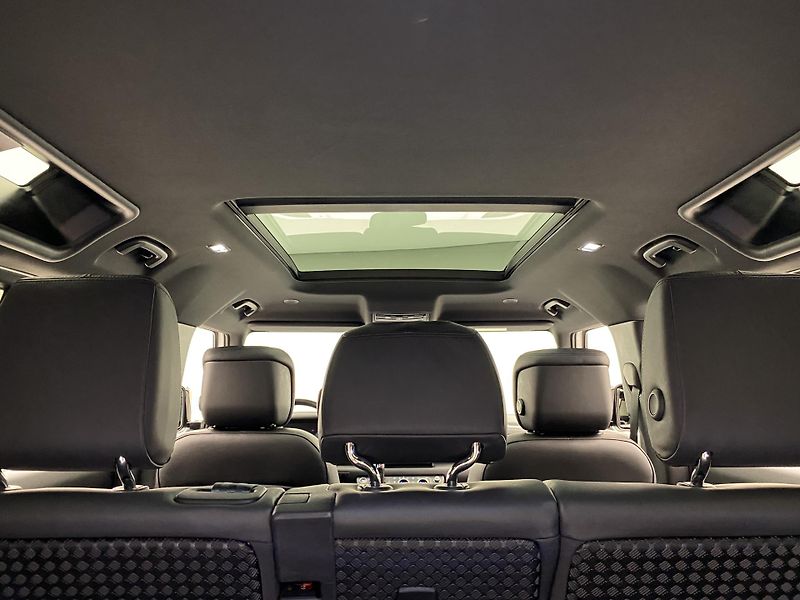 Land Rover Defender 110 D300 X-DYNAMIC HSE AWD AUT - fotka 28 z 49