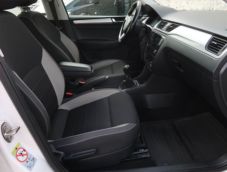 Škoda Rapid (2017) Spaceback 1.4 TDI, po STK - fotka 9 z 16