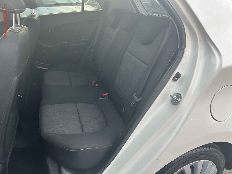 Kia Picanto (2011) 1.0i - fotka 10 z 15