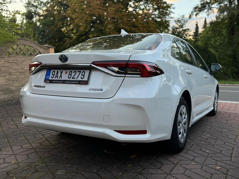 Toyota Corolla 1.8Hybrid 1.MAJITEL ČR DPH - fotka 15 z 29