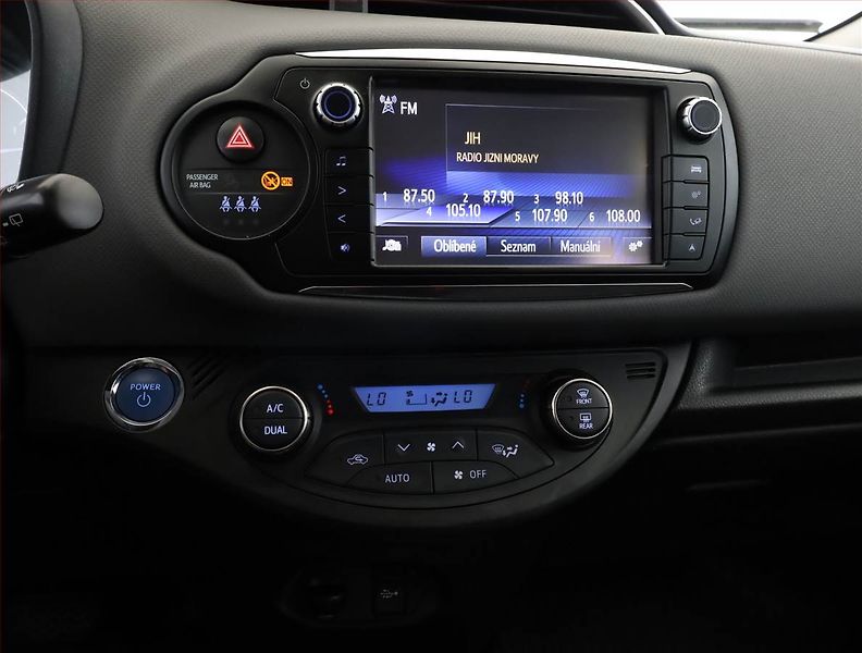 Toyota Yaris (2015) 1.5 Hybrid, Automat - fotka 10 z 18
