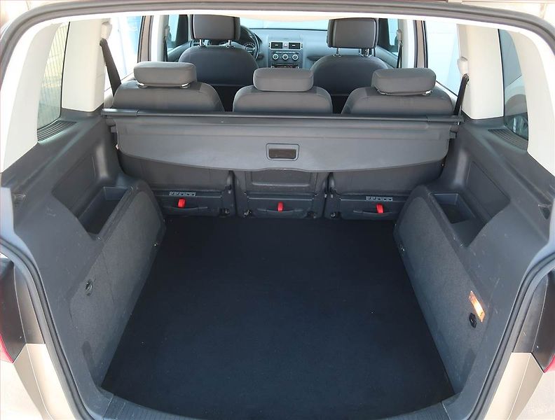 Volkswagen Touran (2013) 2.0 TDI, Navi, Tempomat - fotka 14 z 19