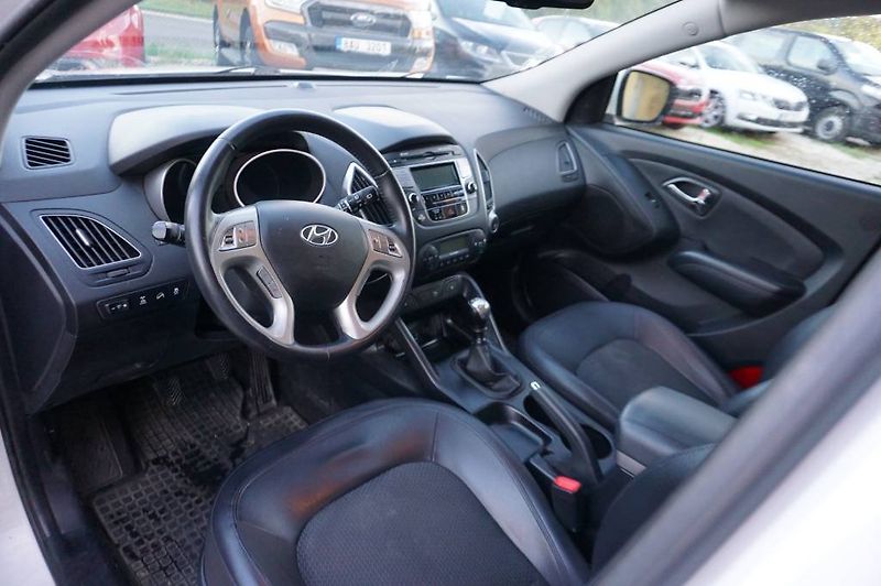Hyundai ix35 (2013) IX 35 2,0 4WD - fotka 14 z 27