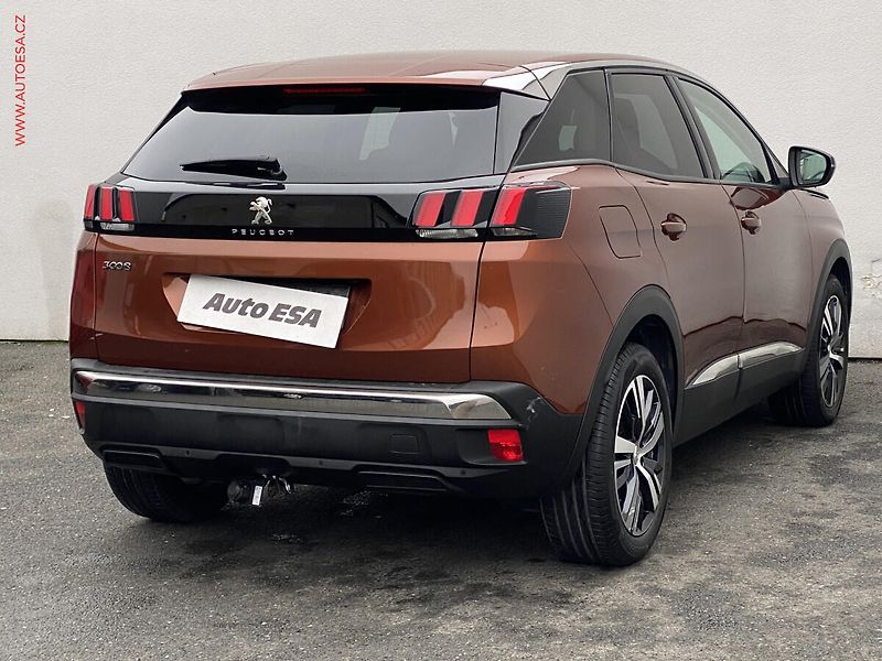 Peugeot 3008 (2019) 1.2PT, Allure, AT, navi - fotka 4 z 19