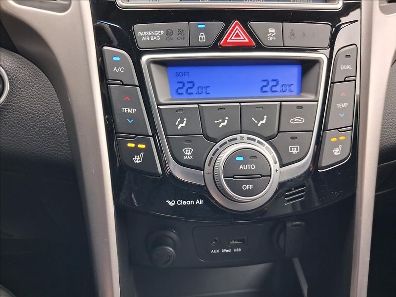 Hyundai i30 1,6 GDI AT Weekend PANORAMA - fotka 7 z 19